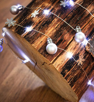 Reaz MAGICHOME 20 LED studen biela, s guami a vlokami, strieborn, 2xAA